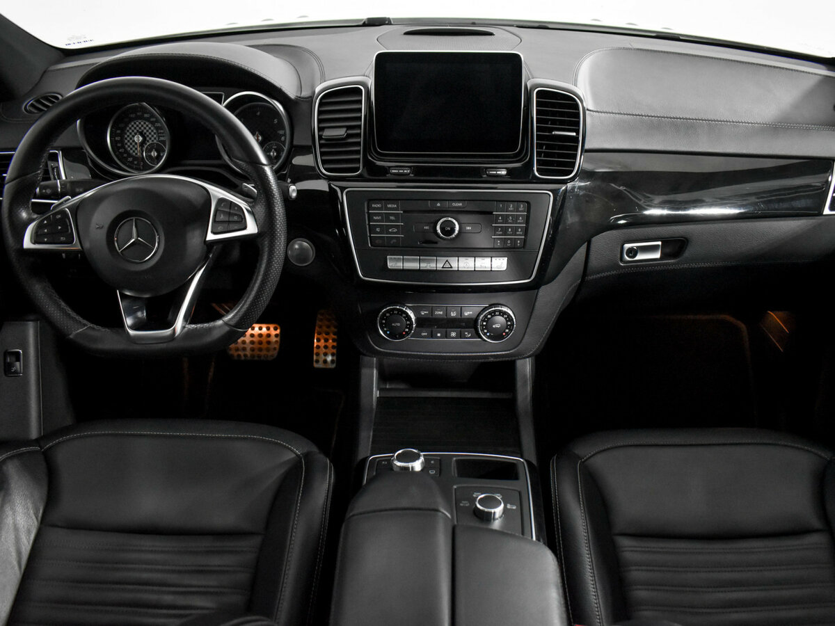Mercedes-Benz GLE Coupe с пробегом — 2015 год. Фото: #14