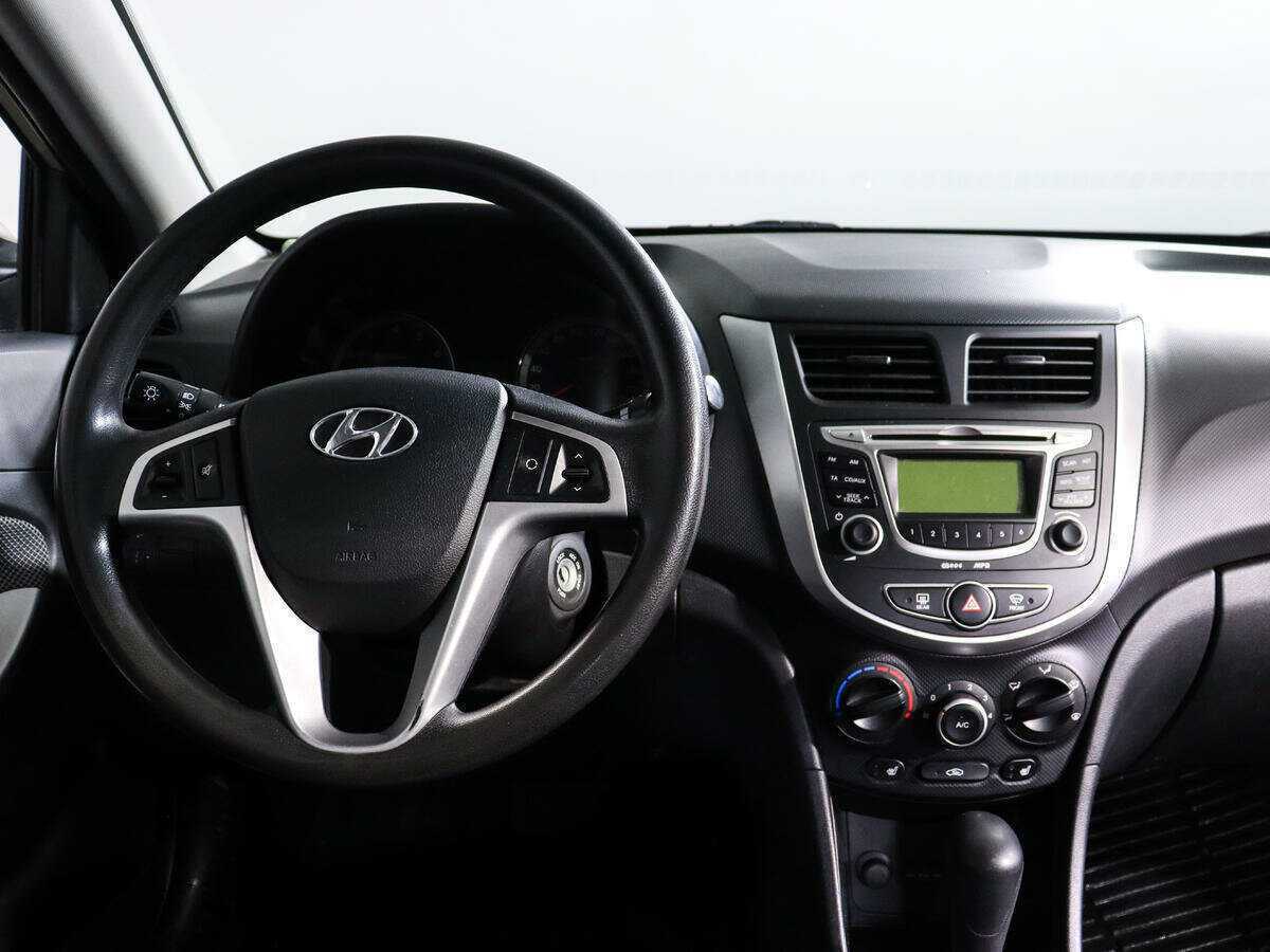 Hyundai Solaris с пробегом — 2013 год. Фото: #10