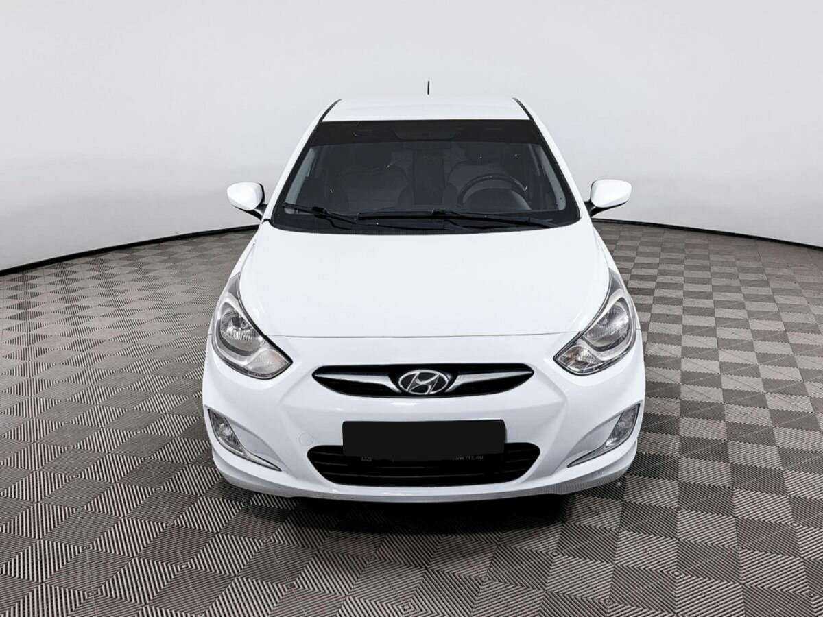 Hyundai Solaris с пробегом — 2013 год. Фото: #1