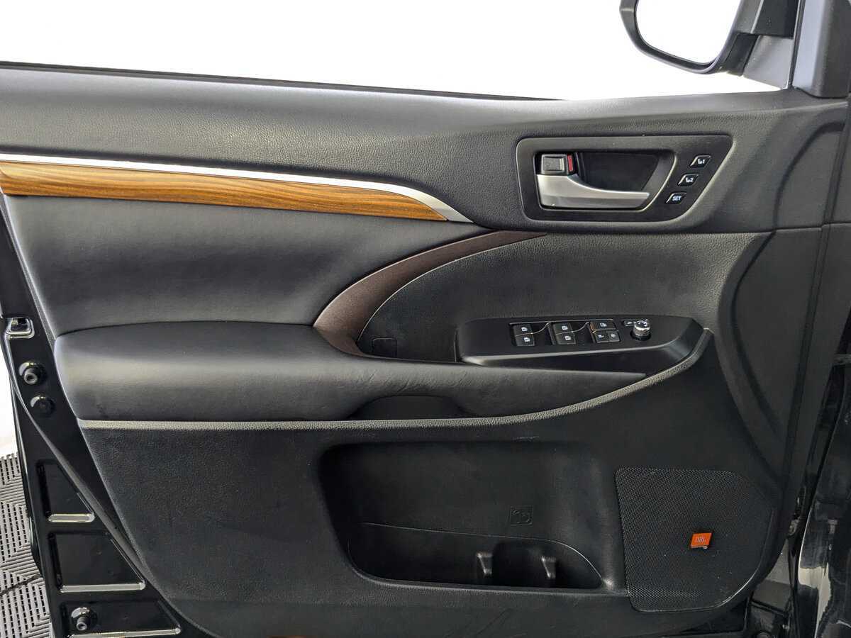 Toyota Highlander с пробегом — 2017 год. Фото: #14