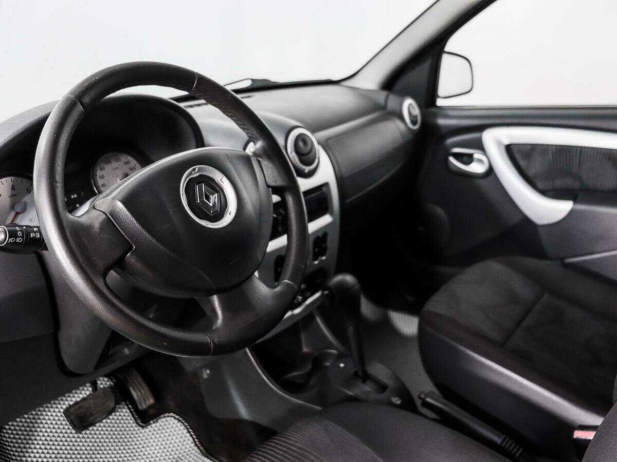 Renault Sandero с пробегом — 2011 год. Фото: #8
