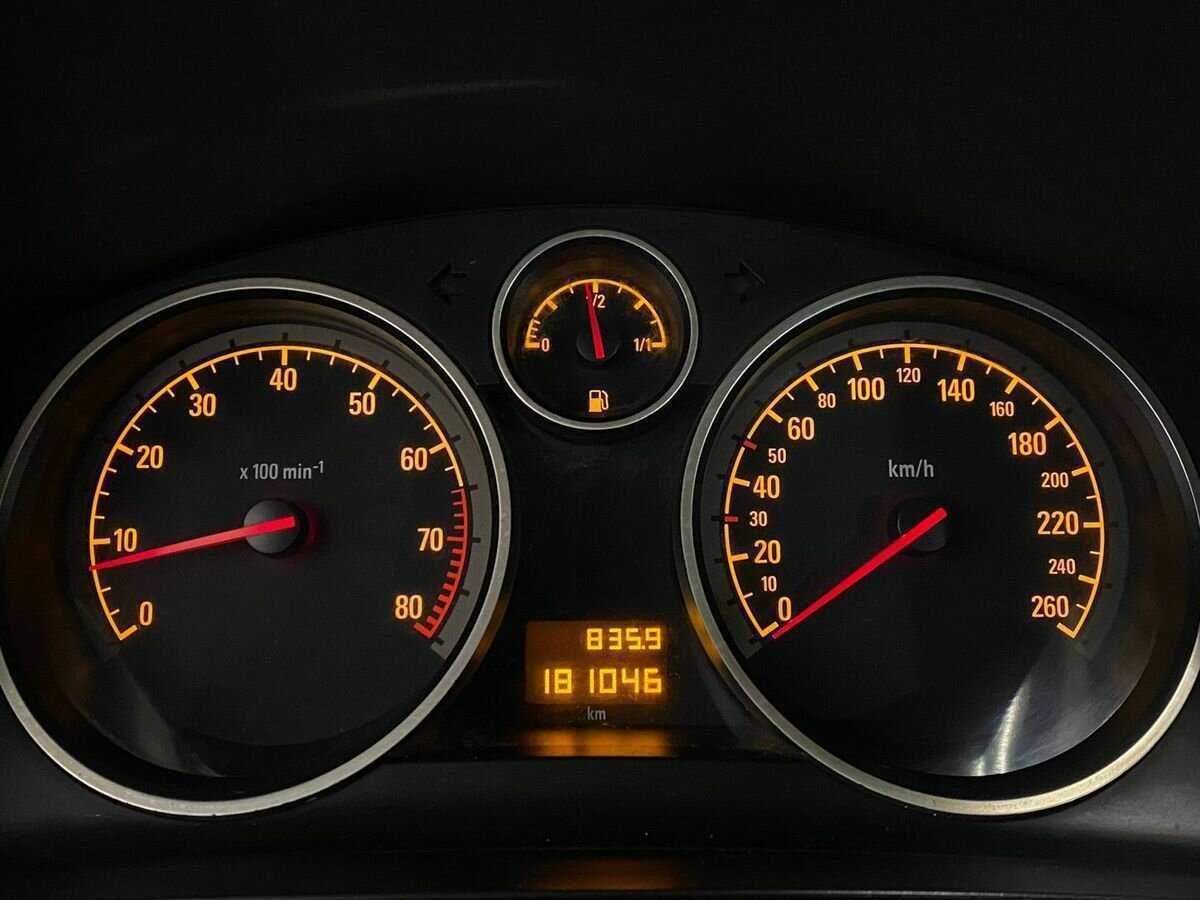 Opel Zafira с пробегом — 2006 год. Фото: #11