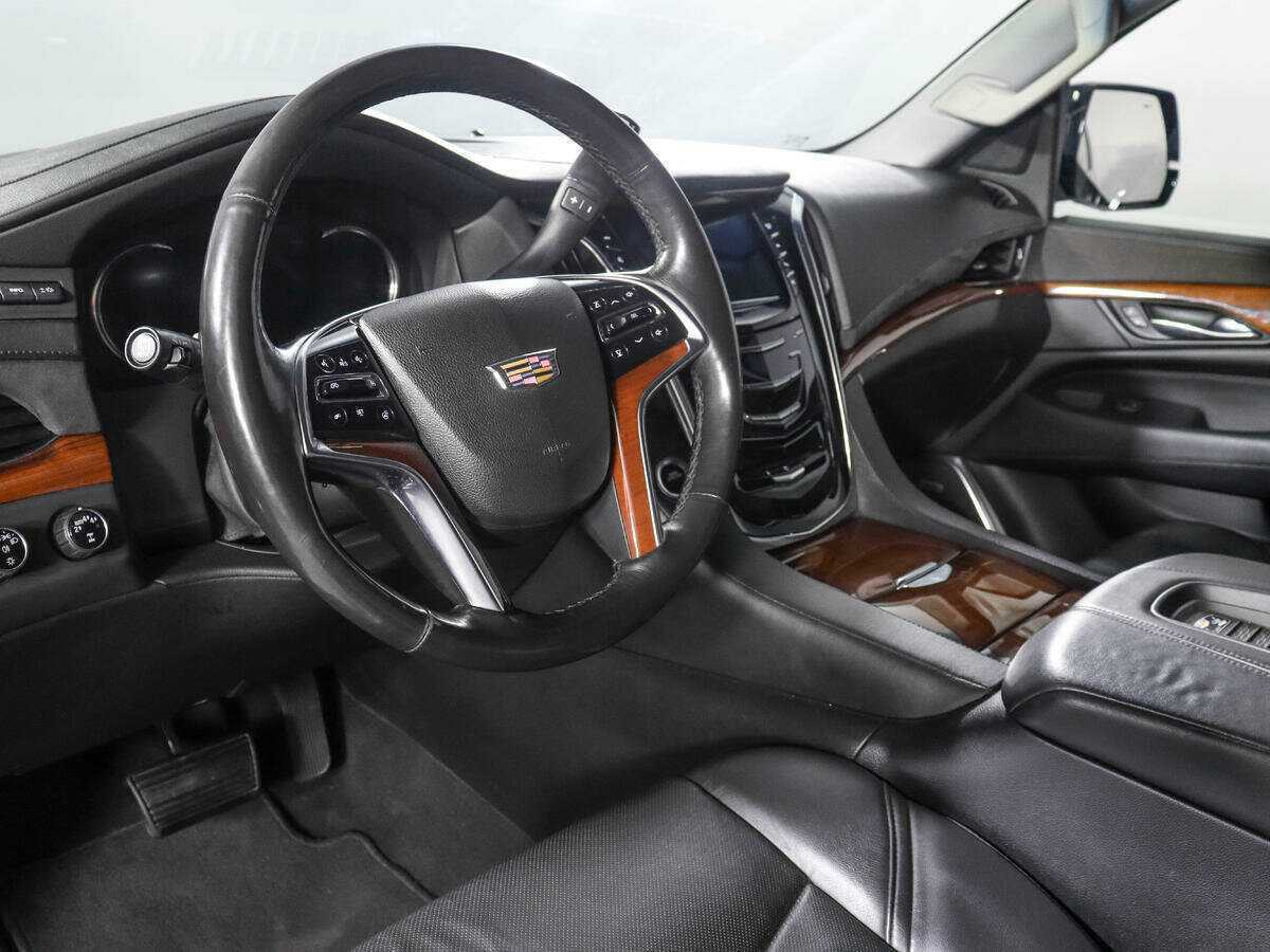 Cadillac Escalade с пробегом — 2018 год. Фото: #11