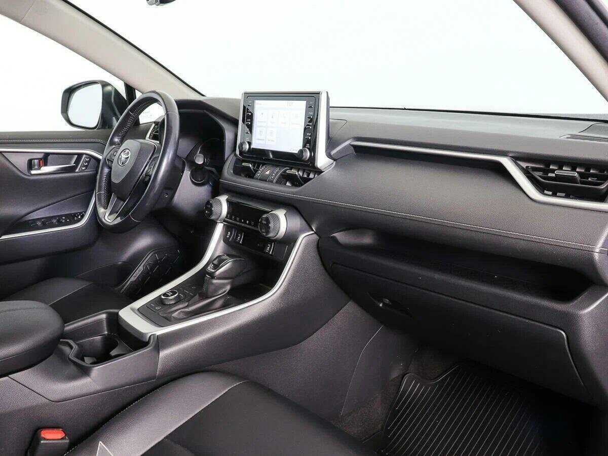 Toyota RAV4 с пробегом — 2020 год. Фото: #8