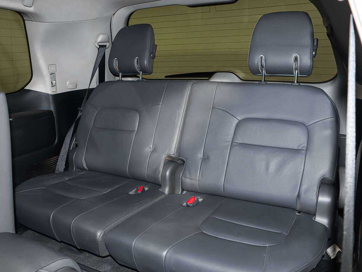 Toyota Land Cruiser с пробегом — 2010 год. Фото: #10