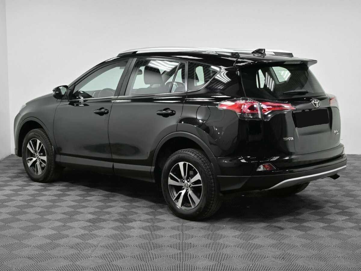 Toyota RAV4 с пробегом — 2018 год. Фото: #3