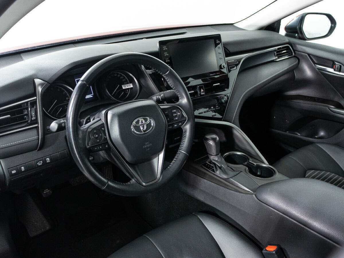 Toyota Camry с пробегом — 2022 год. Фото: #8