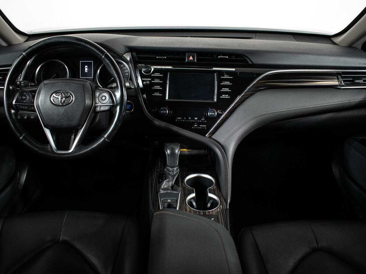 Toyota Camry с пробегом — 2018 год. Фото: #11