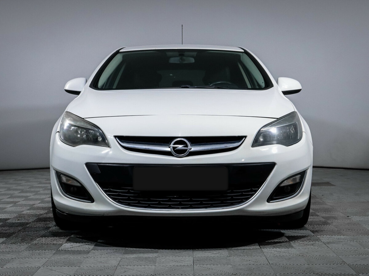 Opel Astra с пробегом — 2014 год. Фото: #1