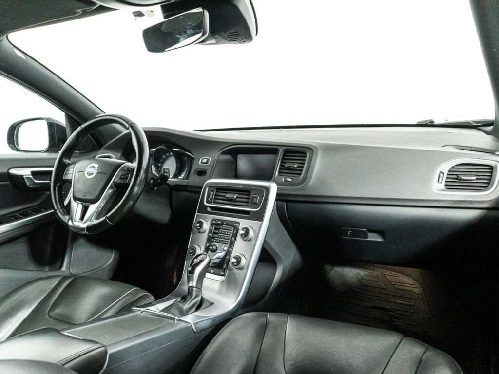 Volvo V60 Cross Country с пробегом — 2016 год. Фото: #8