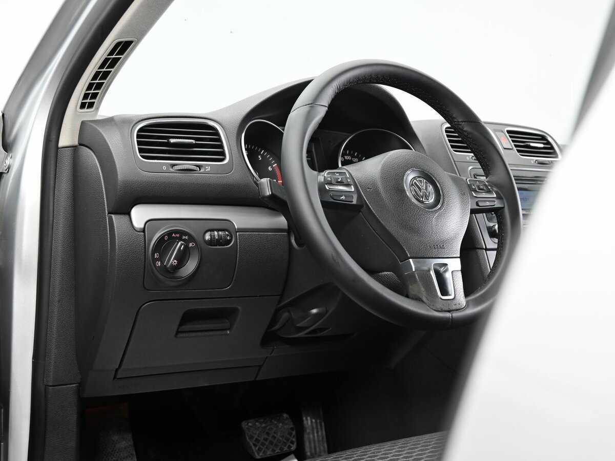 Volkswagen Golf с пробегом — 2010 год. Фото: #4