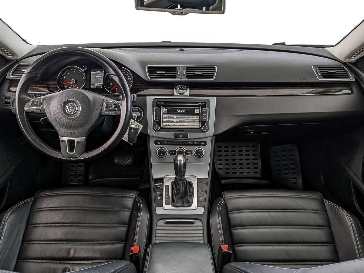 Volkswagen Passat CC с пробегом — 2013 год. Фото: #11