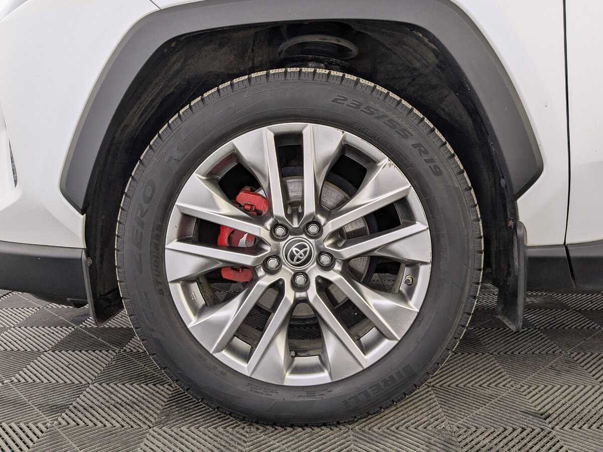 Toyota RAV4 с пробегом — 2019 год. Фото: #11