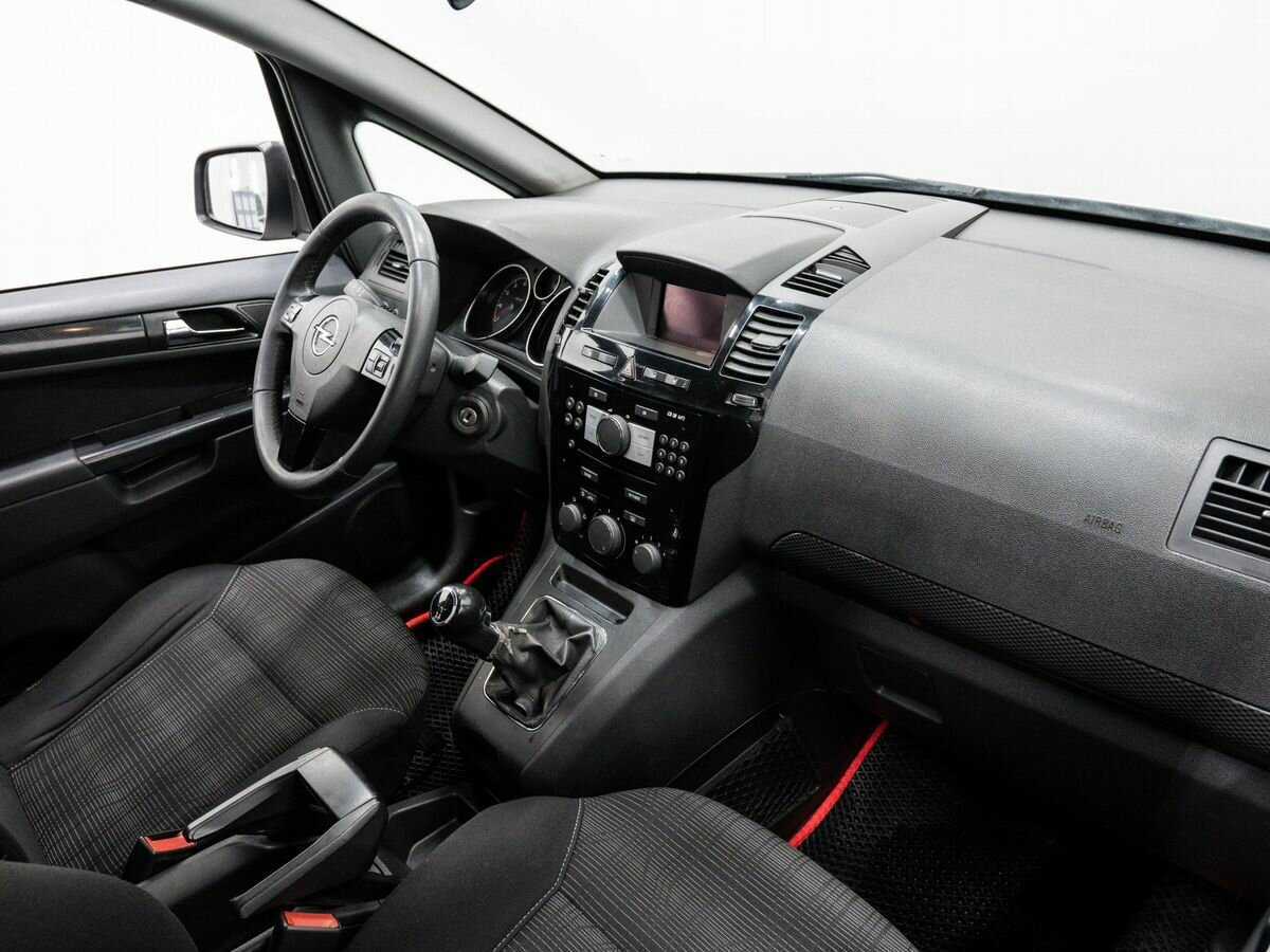 Opel Zafira с пробегом — 2011 год. Фото: #7