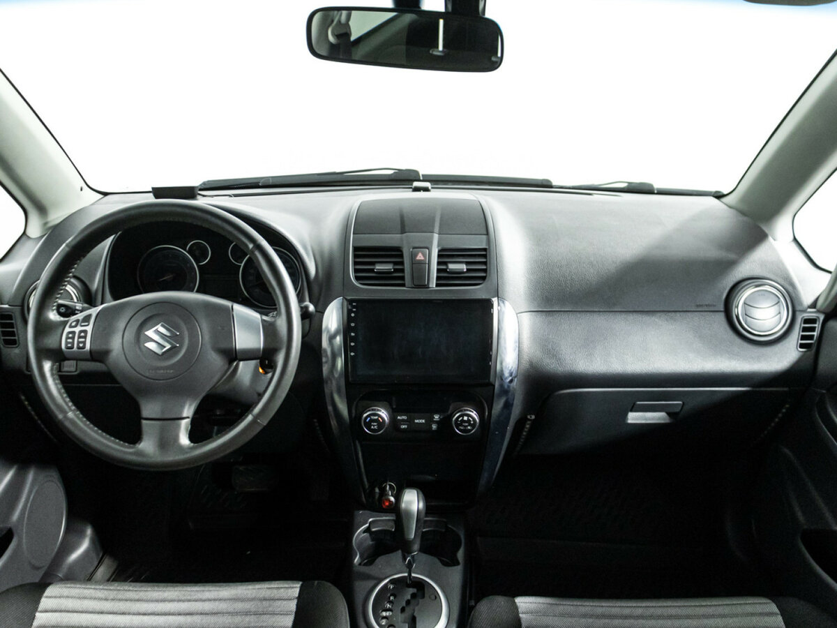 Suzuki SX4 с пробегом — 2010 год. Фото: #12