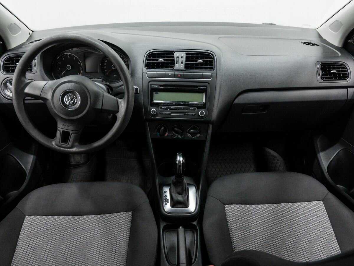 Volkswagen Polo с пробегом — 2011 год. Фото: #10