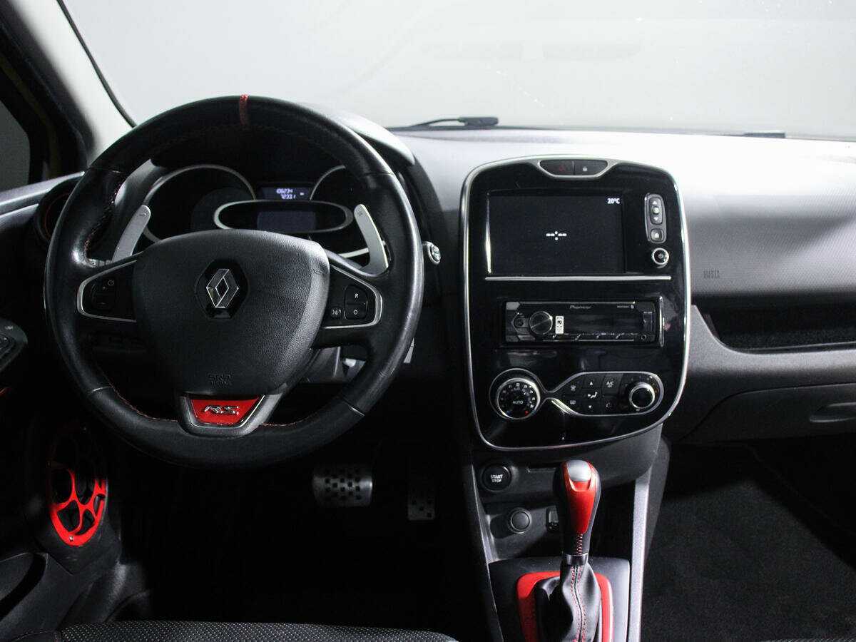 Renault Clio RS с пробегом — 2015 год. Фото: #11
