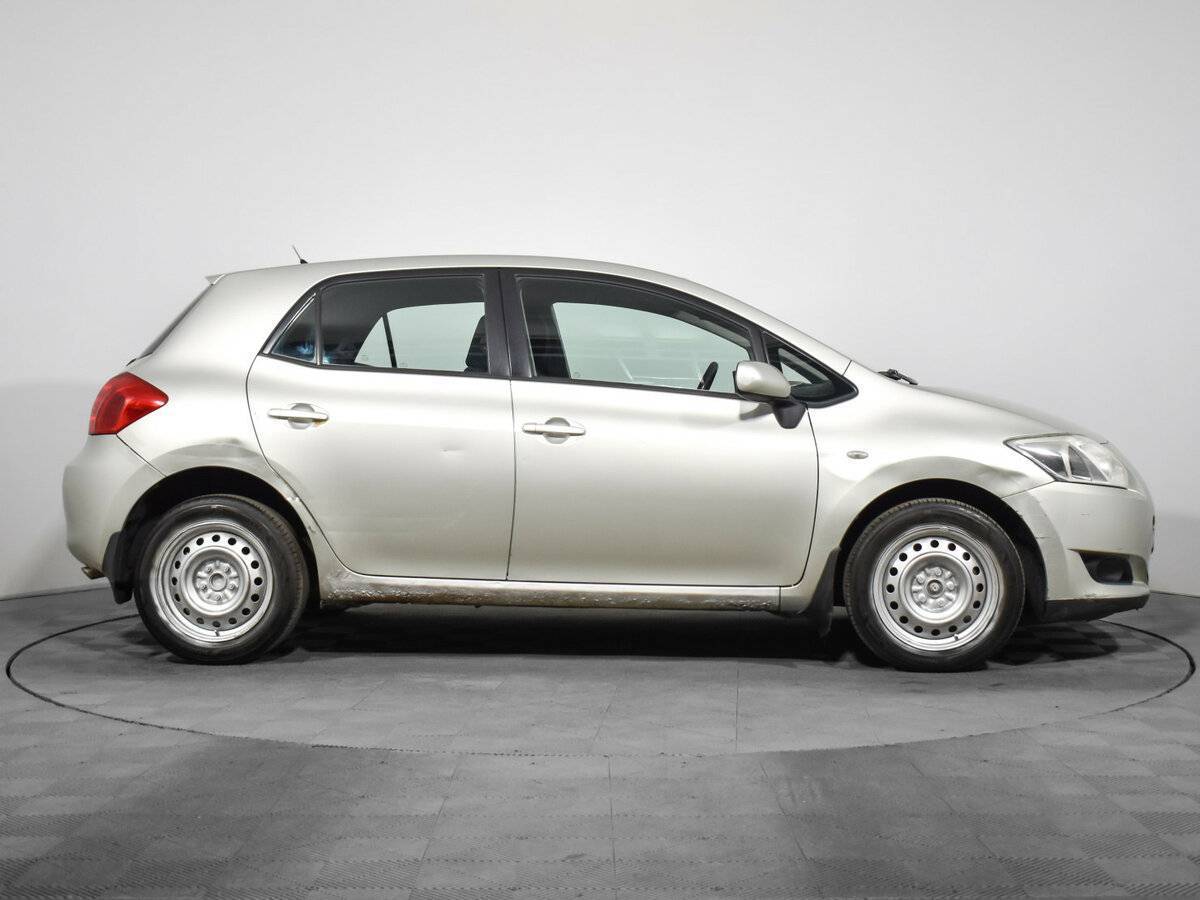 Toyota Auris с пробегом — 2008 год. Фото: #3