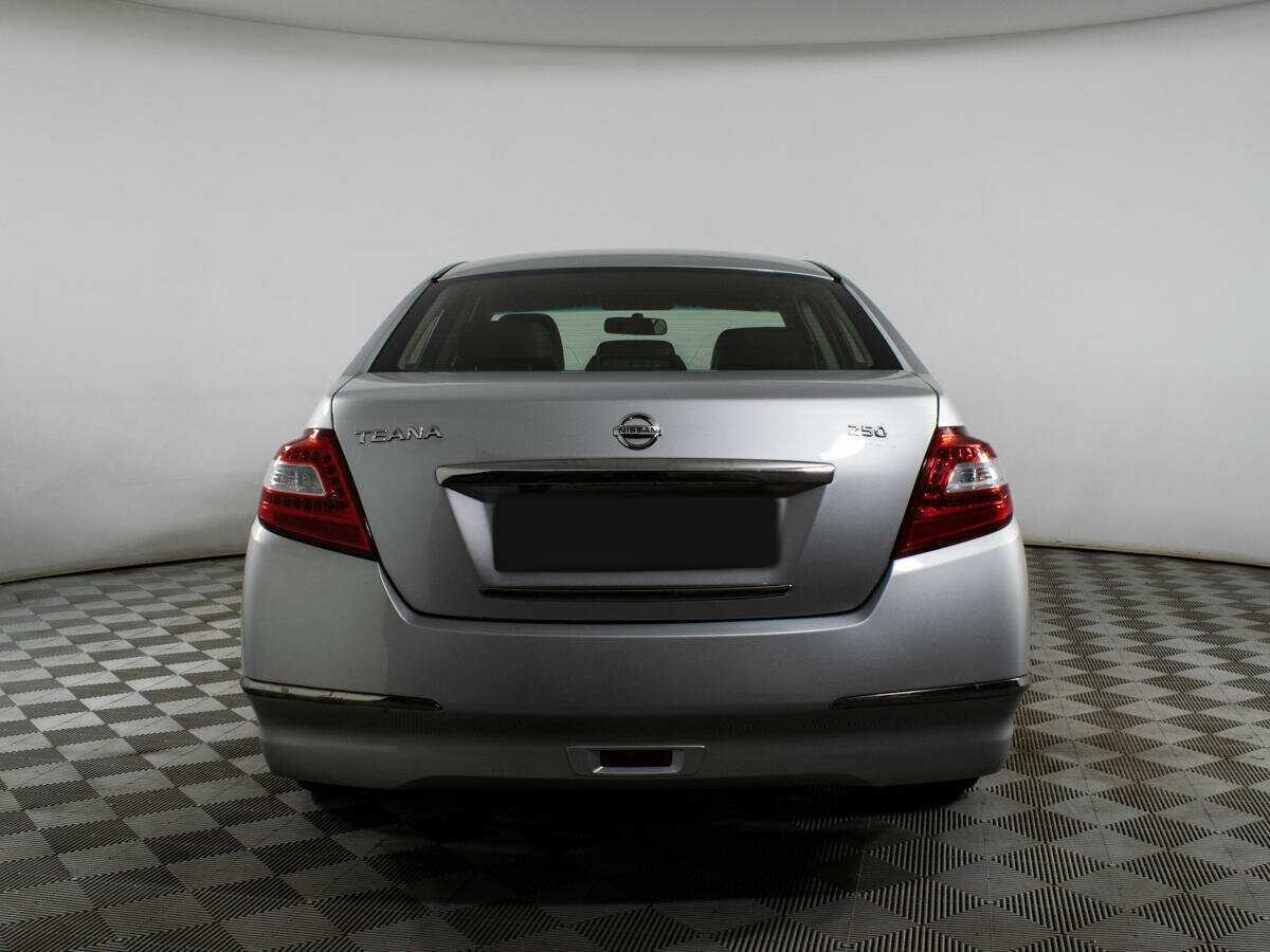 Nissan Teana с пробегом — 2010 год. Фото: #4