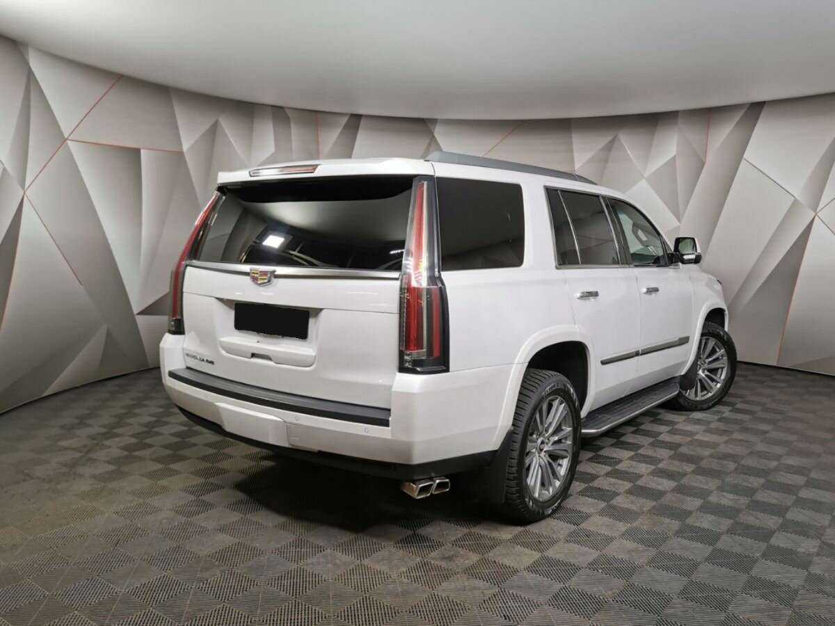 Cadillac Escalade с пробегом — 2016 год. Фото: #1