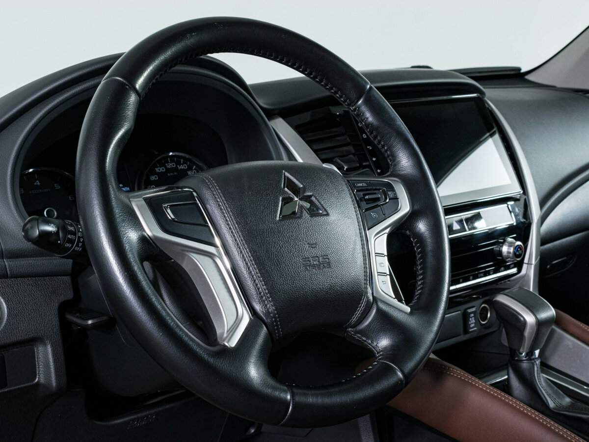 Mitsubishi Pajero Sport с пробегом — 2020 год. Фото: #11