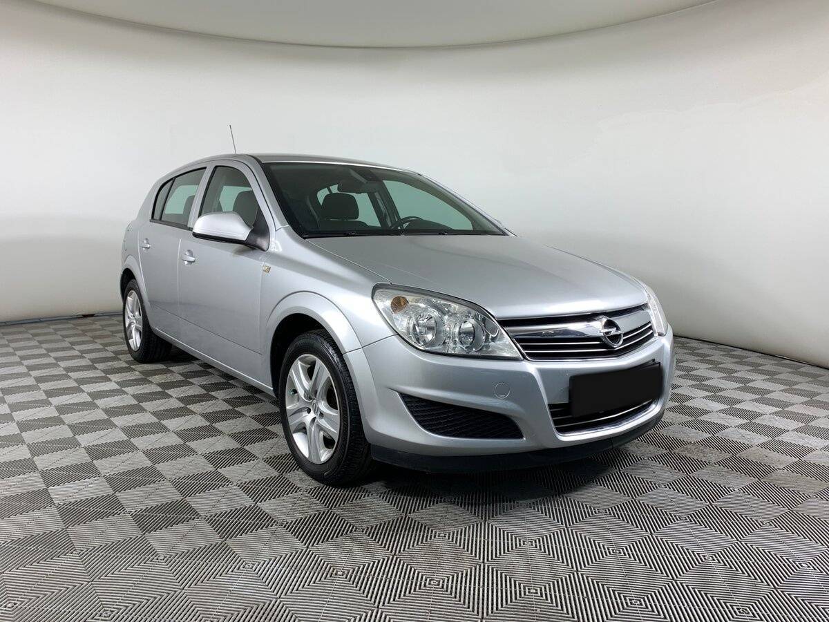 Opel Astra с пробегом — 2010 год. Фото: #2