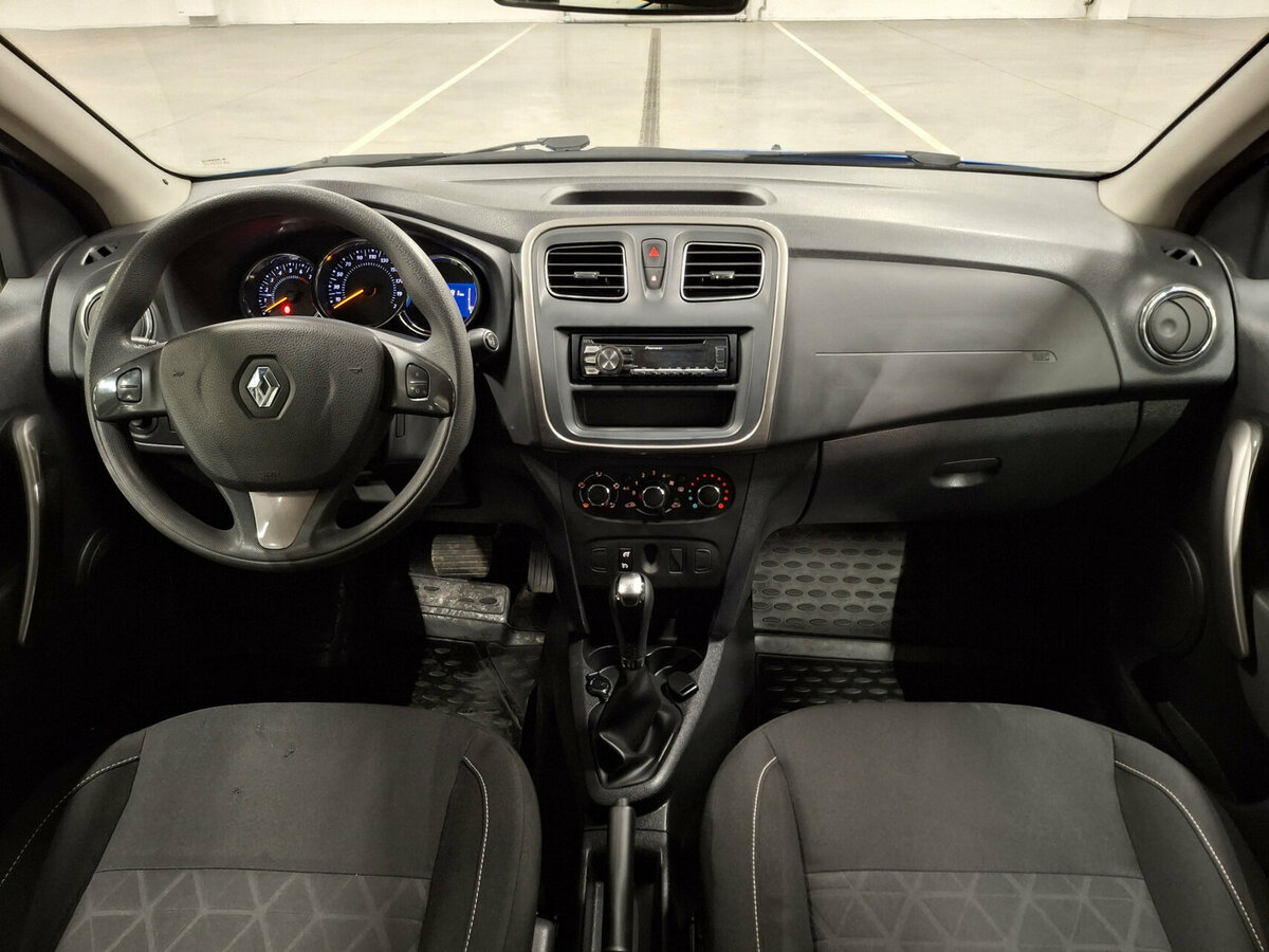 Renault Sandero с пробегом — 2016 год. Фото: #13