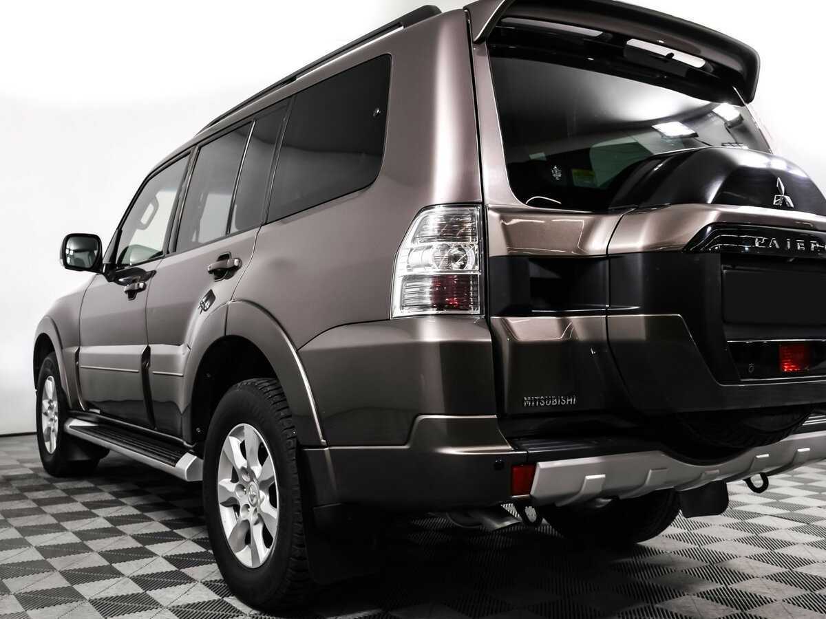 Mitsubishi Pajero с пробегом — 2015 год. Фото: #15