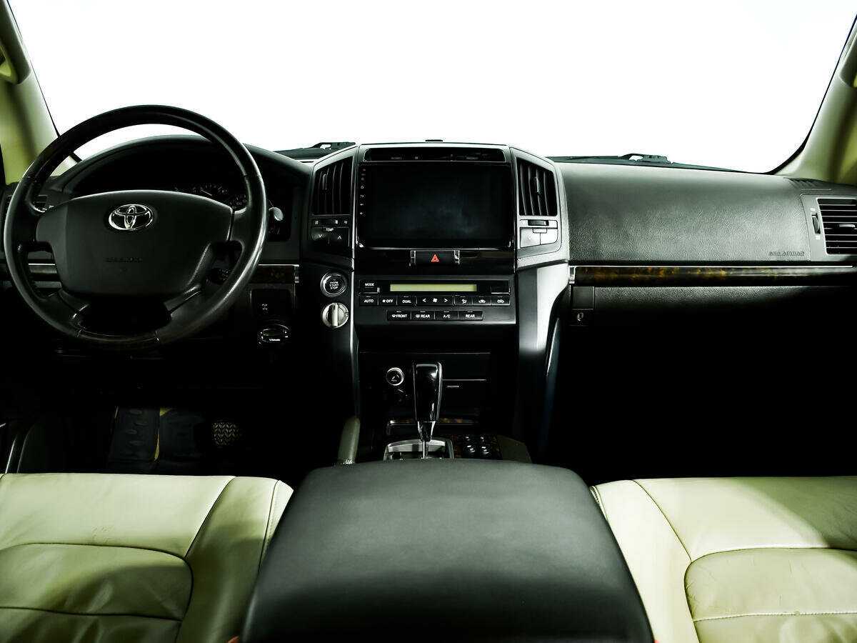 Toyota Land Cruiser с пробегом — 2011 год. Фото: #8