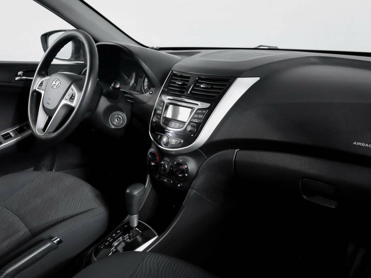 Hyundai Solaris с пробегом — 2011 год. Фото: #6