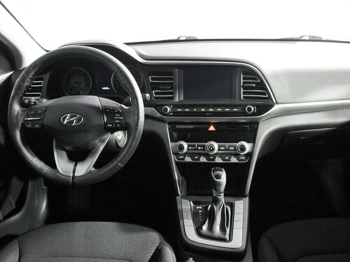 Hyundai Elantra с пробегом — 2020 год. Фото: #8