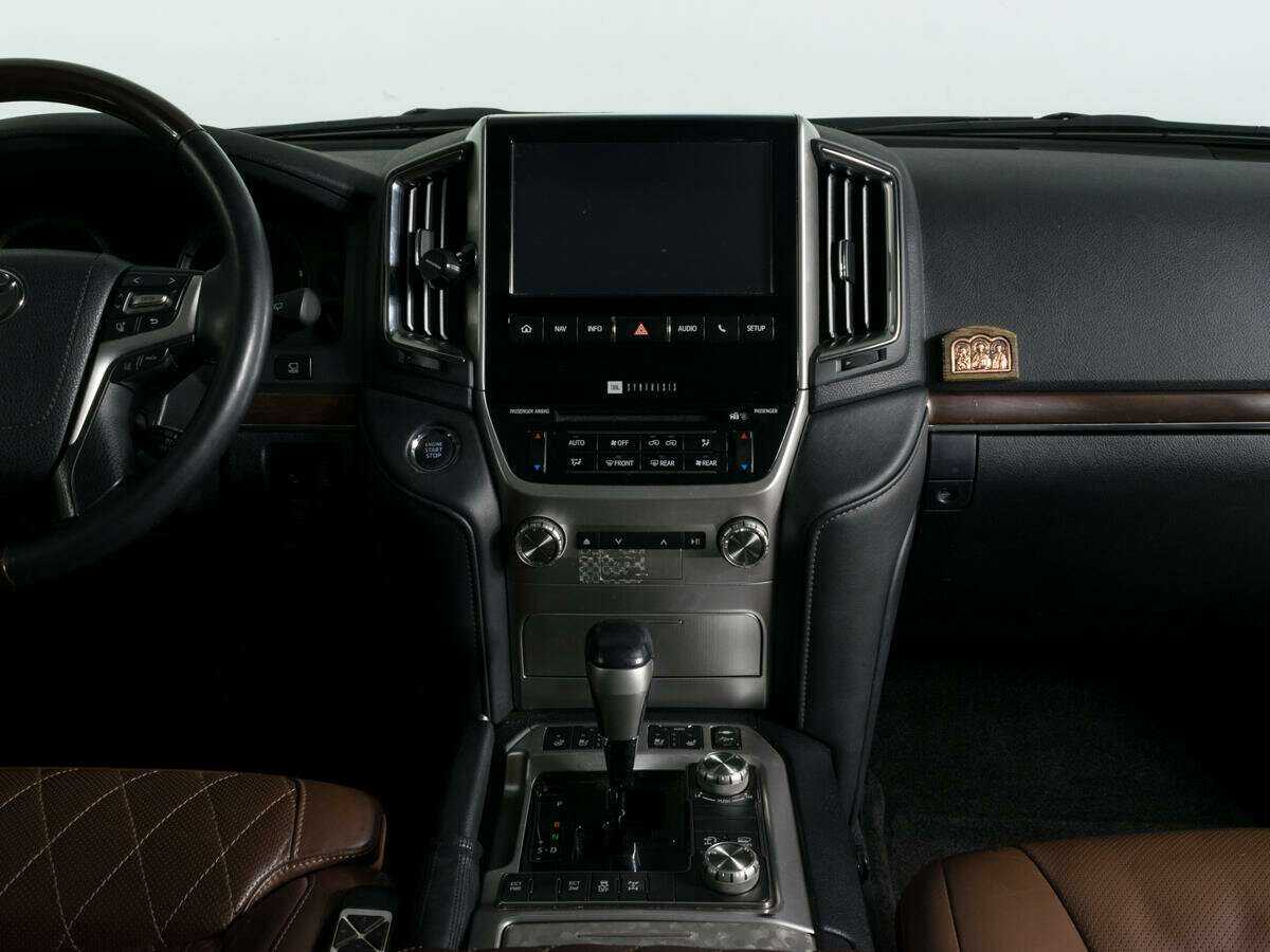 Toyota Land Cruiser с пробегом — 2015 год. Фото: #10