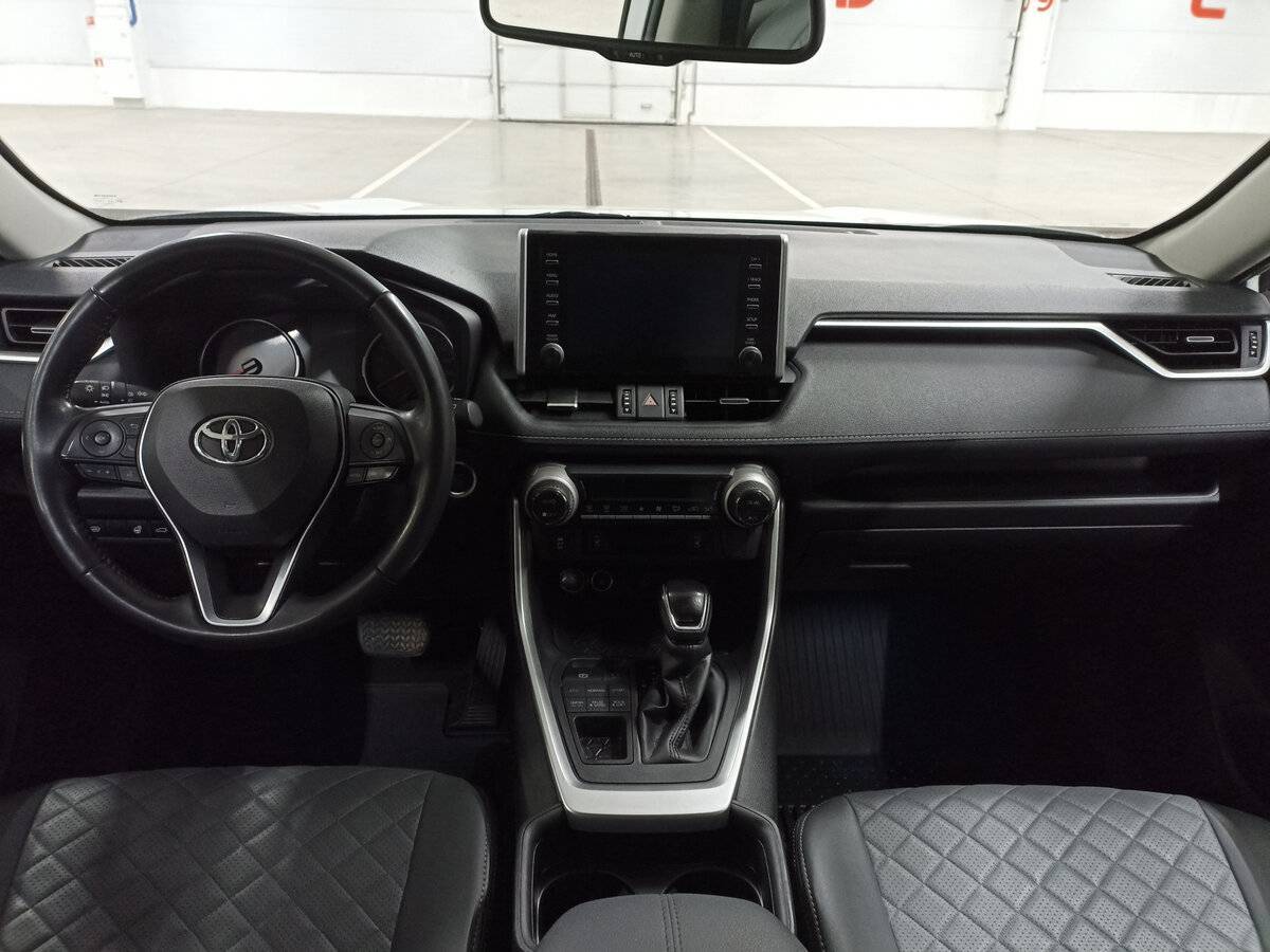 Toyota RAV4 с пробегом — 2021 год. Фото: #13