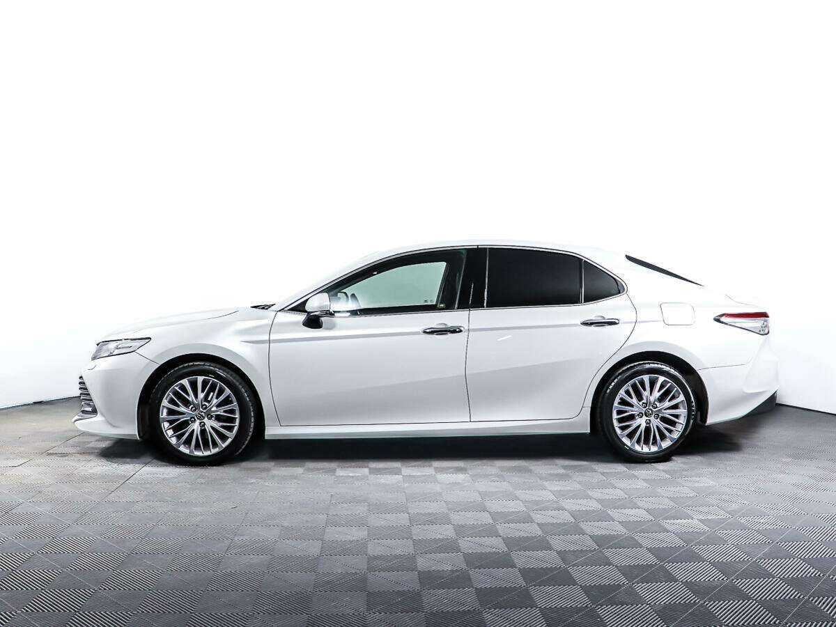 Toyota Camry с пробегом — 2019 год. Фото: #7