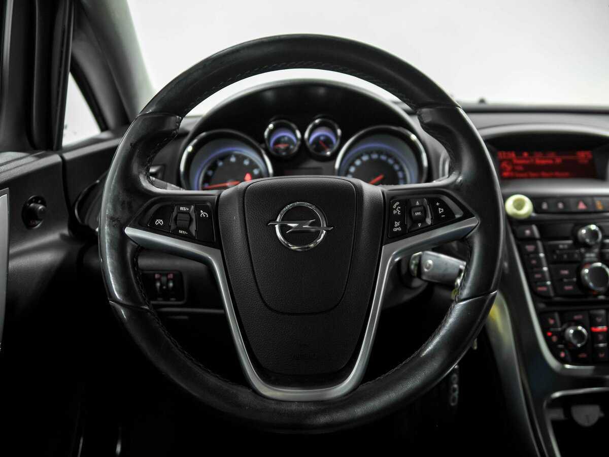 Opel Astra с пробегом — 2011 год. Фото: #7