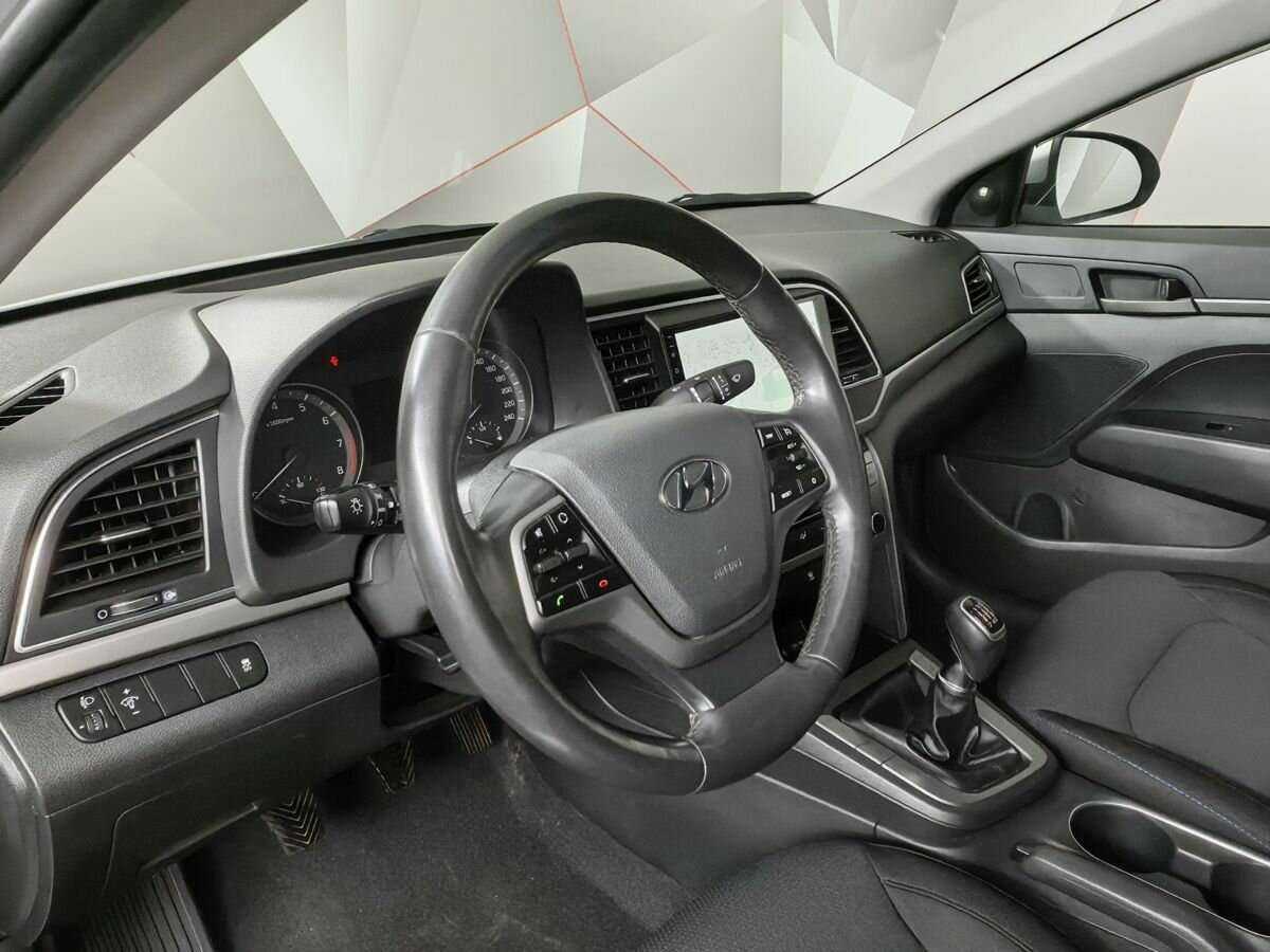 Hyundai Elantra с пробегом — 2018 год. Фото: #12