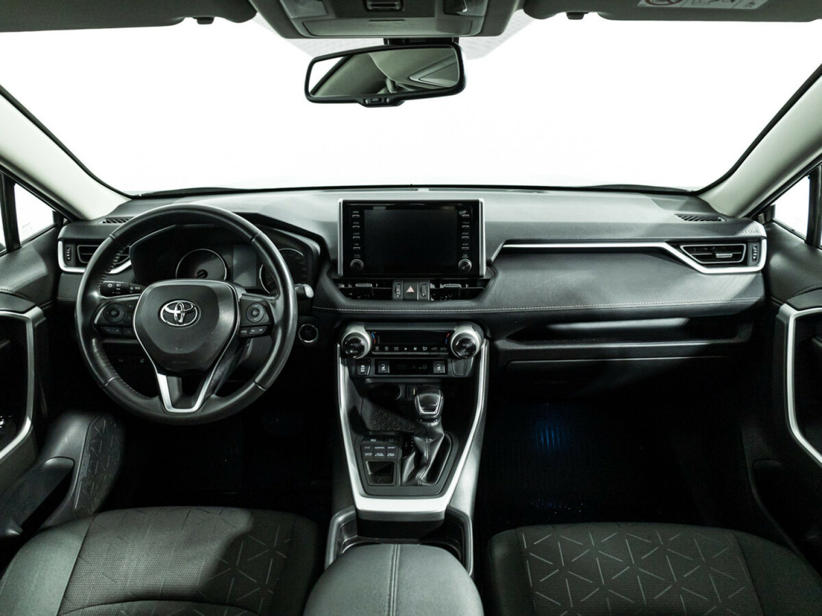 Toyota RAV4 с пробегом — 2021 год. Фото: #10