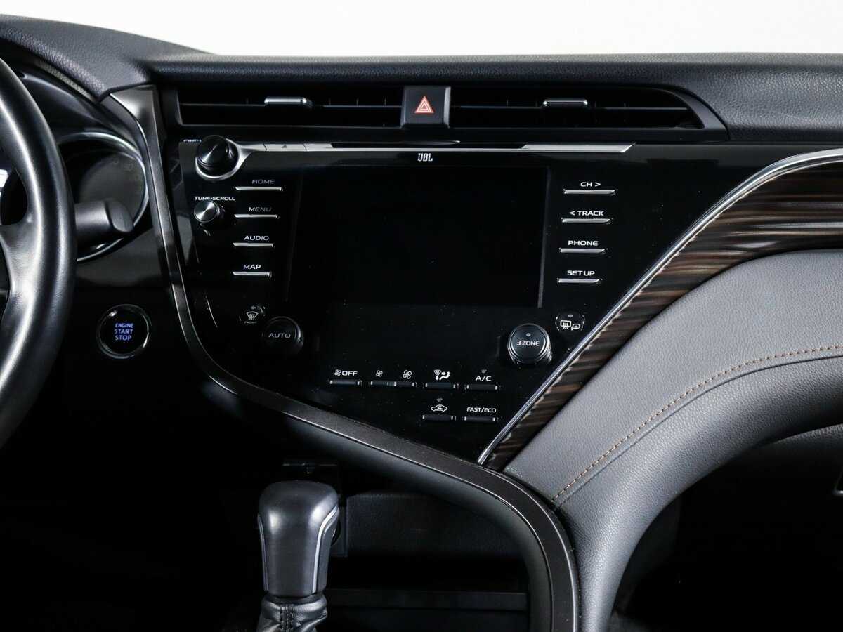 Toyota Camry с пробегом — 2018 год. Фото: #9