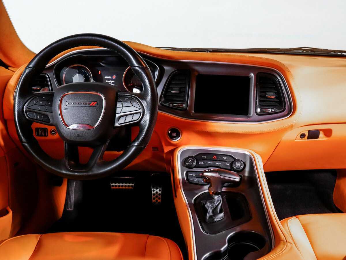 Dodge Challenger с пробегом — 2022 год. Фото: #11