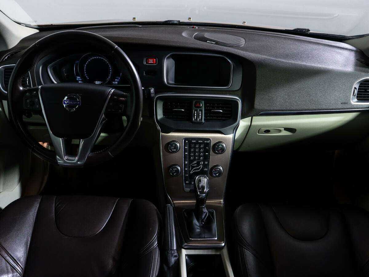 Volvo V40 Cross Country с пробегом — 2013 год. Фото: #8