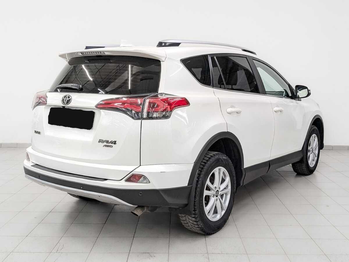 Toyota RAV4 с пробегом — 2017 год. Фото: #4