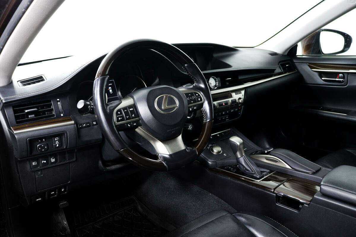 Lexus ES с пробегом — 2016 год. Фото: #12