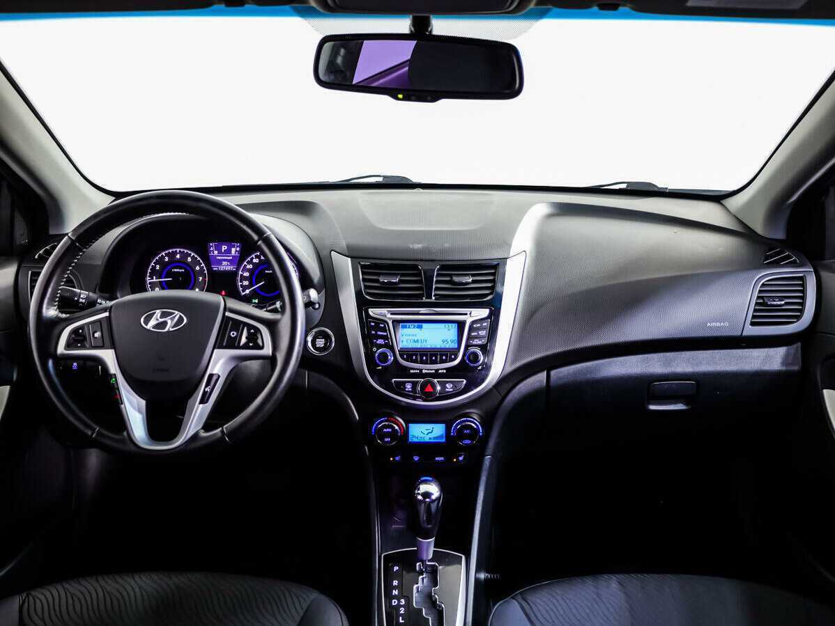 Hyundai Solaris с пробегом — 2012 год. Фото: #8