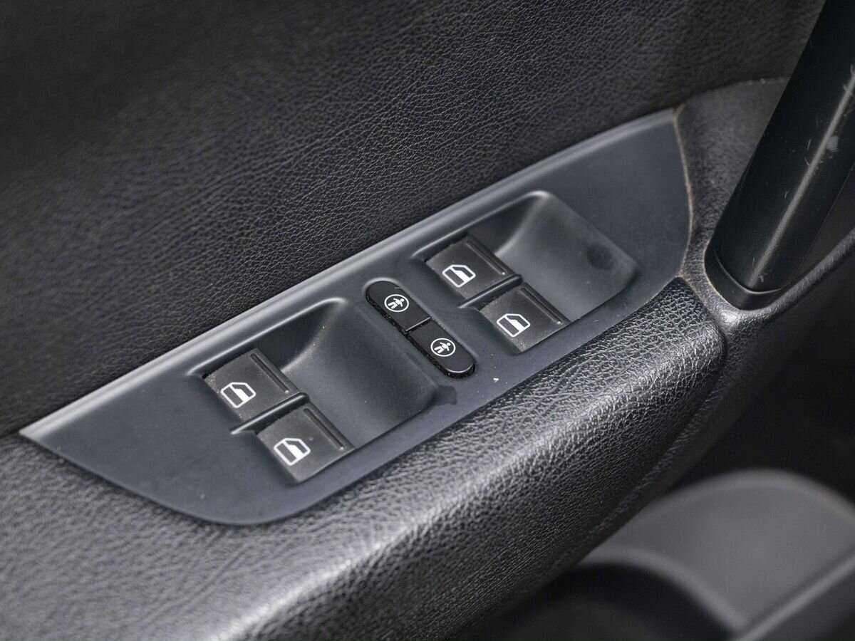 Volkswagen Touareg с пробегом — 2011 год. Фото: #23