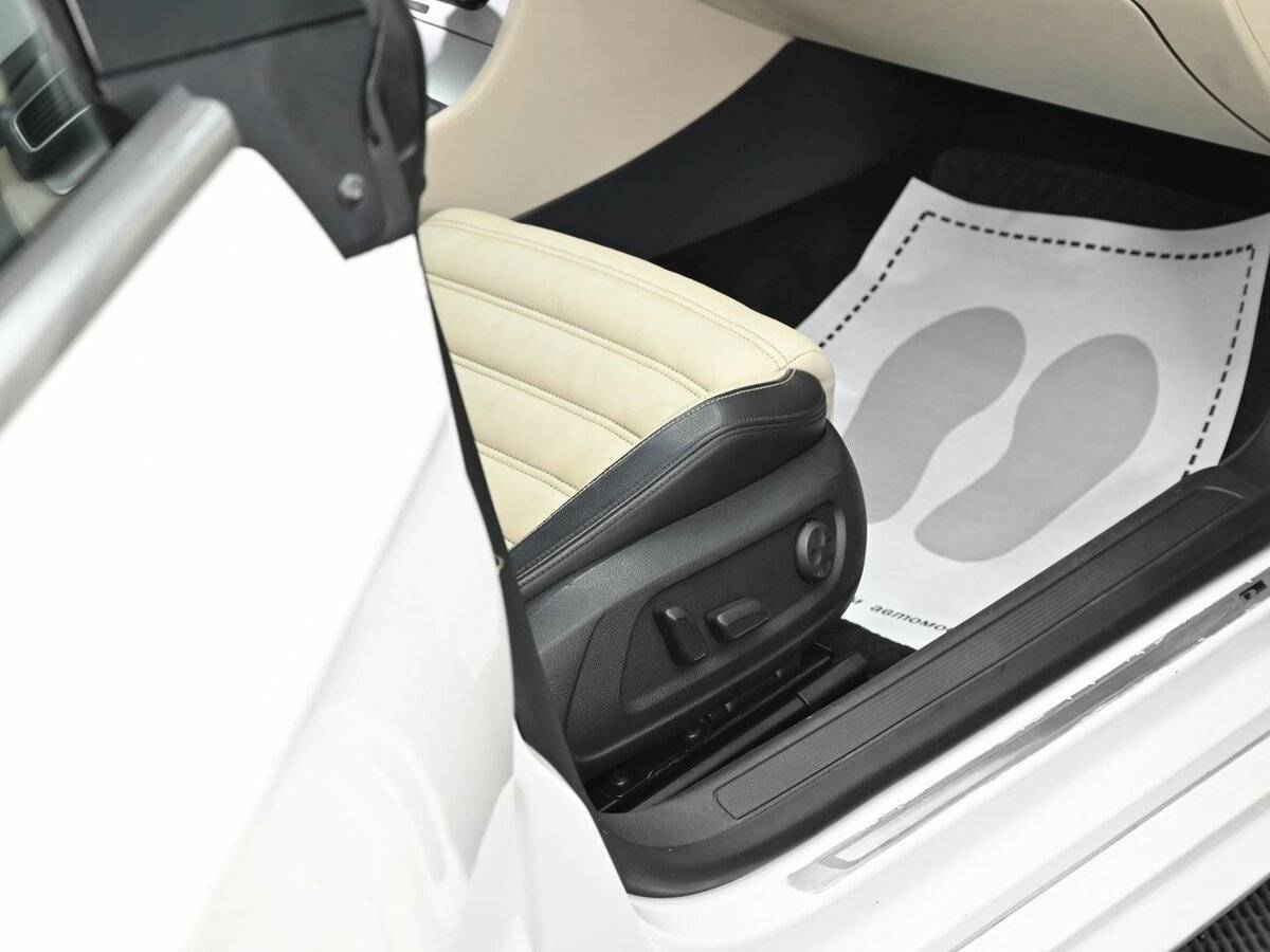 Volkswagen Passat CC с пробегом — 2011 год. Фото: #11
