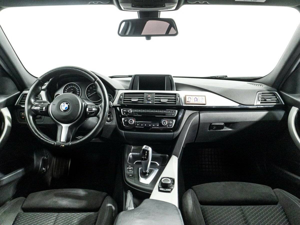 BMW 3 серии с пробегом — 2016 год. Фото: #12
