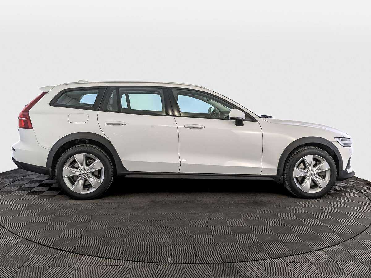 Volvo V60 Cross Country с пробегом — 2021 год. Фото: #3