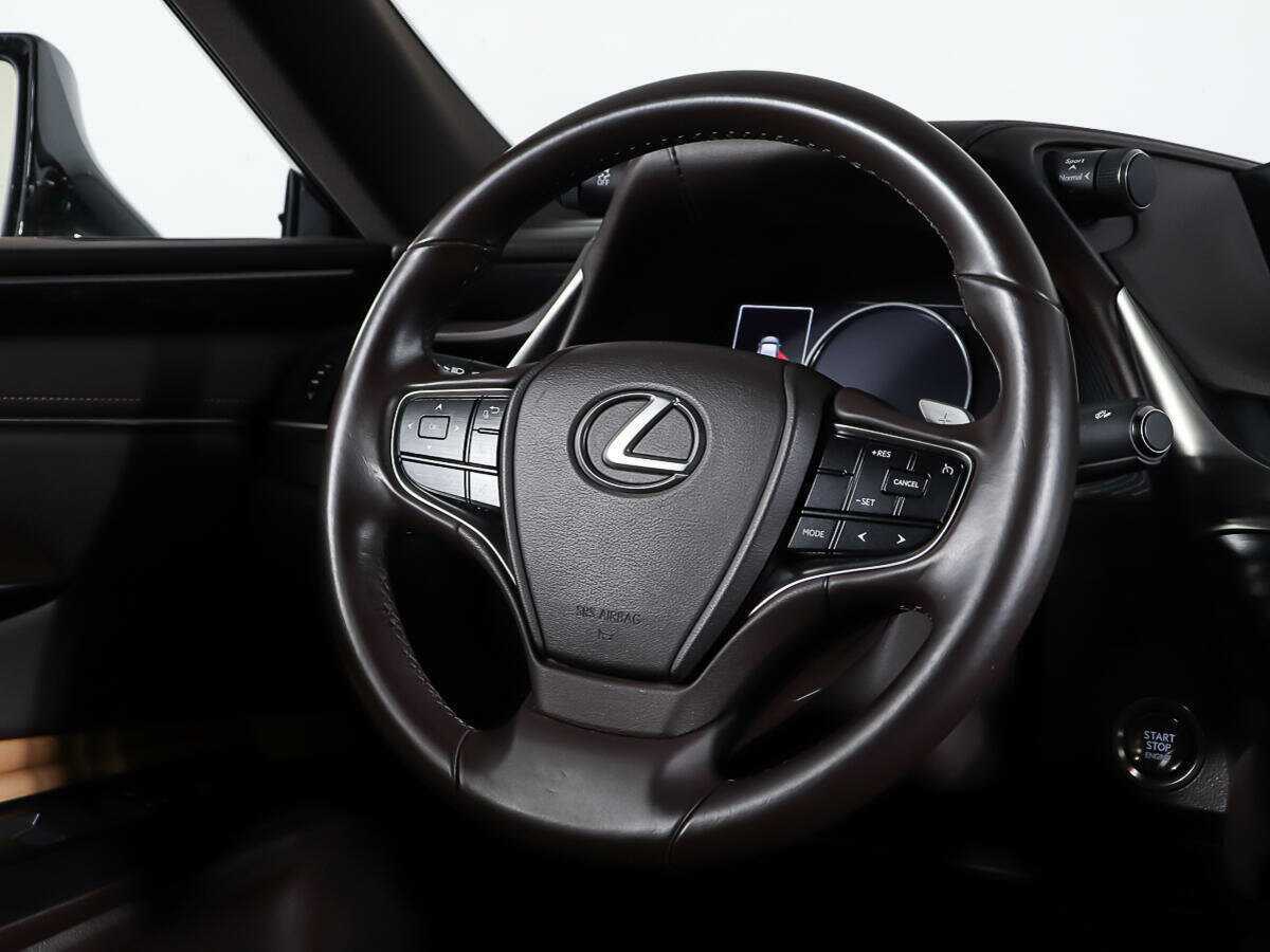 Lexus ES с пробегом — 2019 год. Фото: #15
