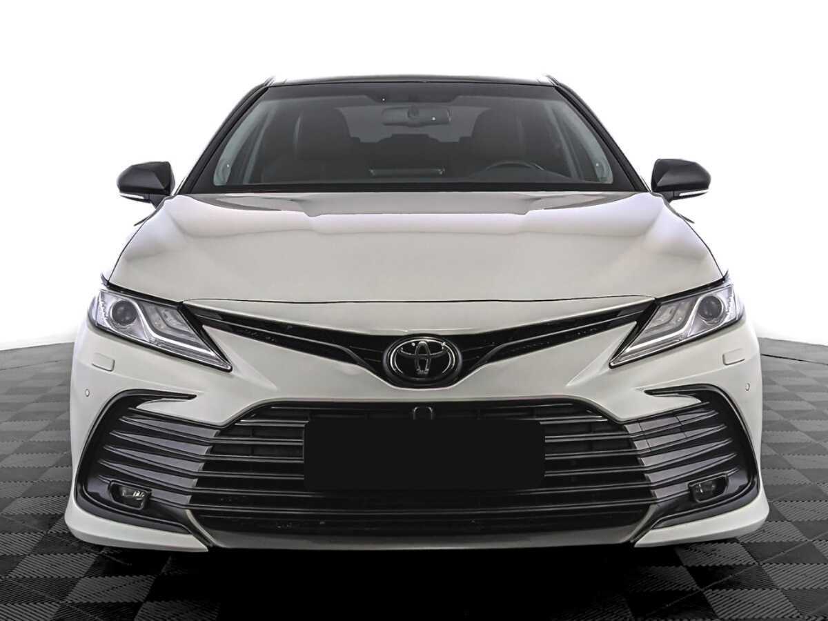 Toyota Camry с пробегом — 2022 год. Фото: #1