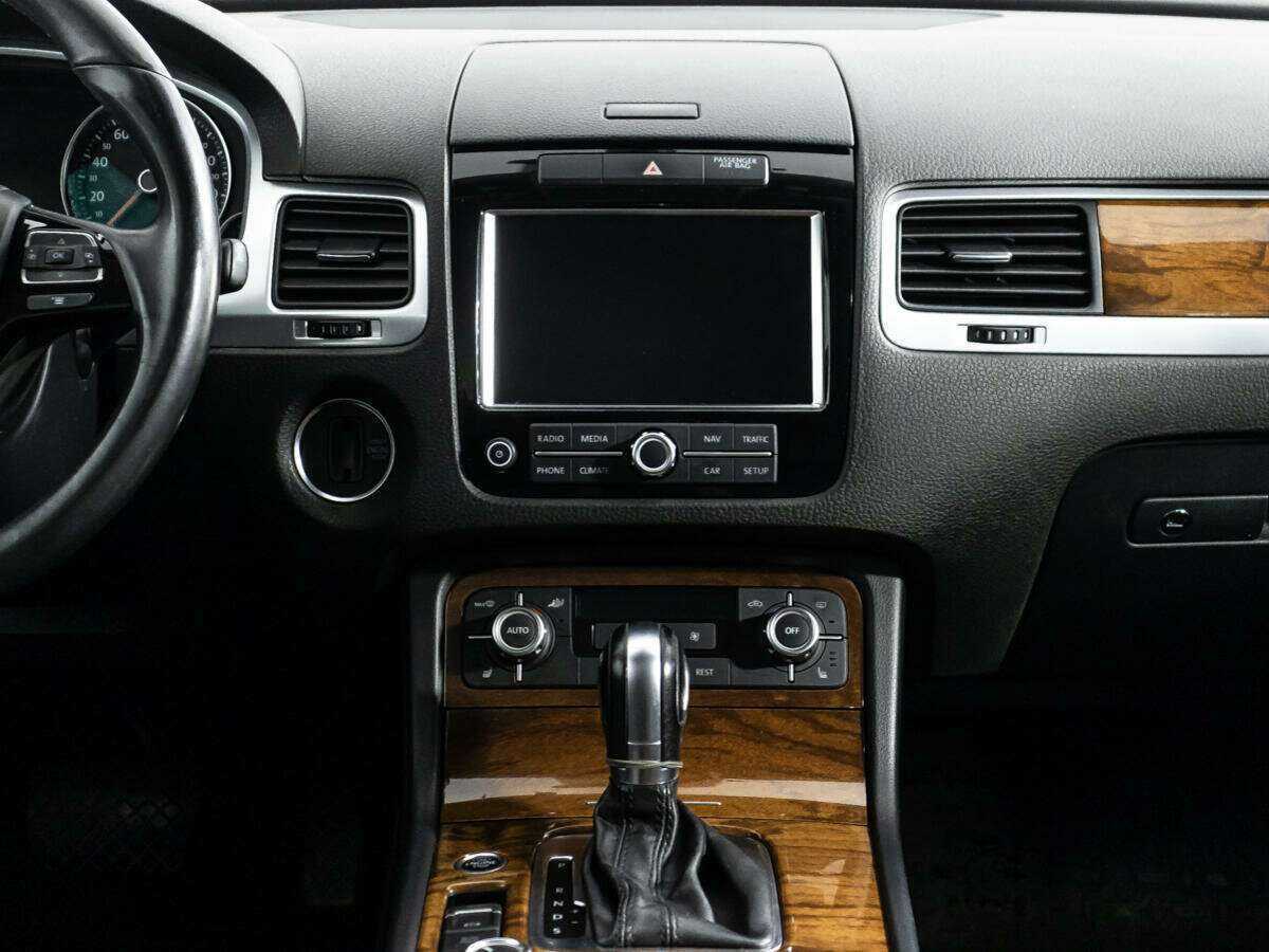 Volkswagen Touareg с пробегом — 2011 год. Фото: #13